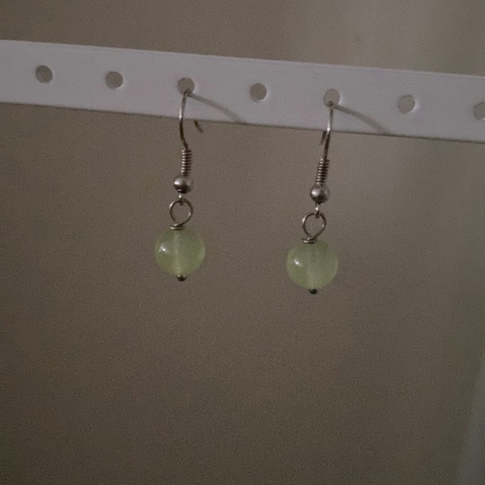 ✅Sweet Verdi round bead earrings  in a silver plated wiring. 💚💚